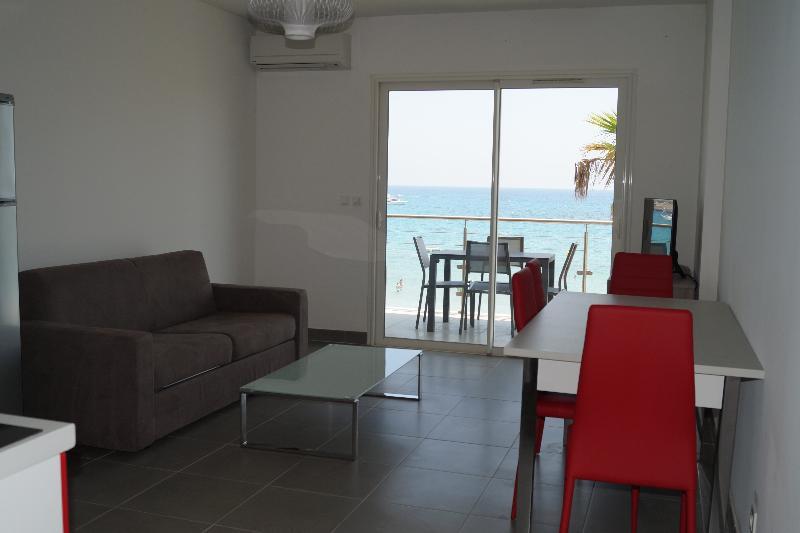 Residence Villa Tyrrenia มาชินาจิโอ ภายนอก รูปภาพ